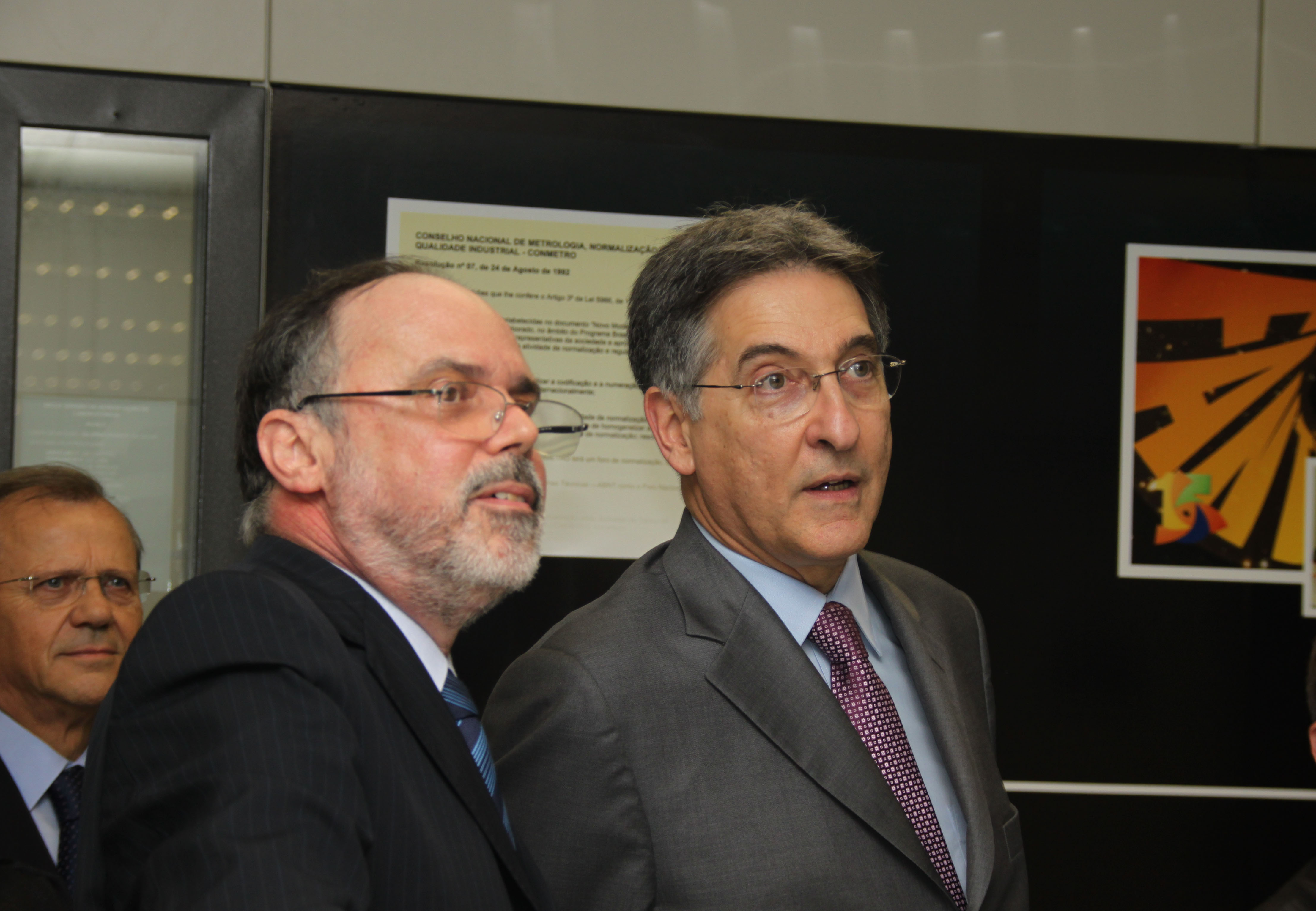 O presidente do Inmetro, João Jornada, apresenta o Museu ao ministro Fernando Pimentel O presidente do Inmetro, João Jornada, apresenta o Museu ao ministro Fernando Pimentel